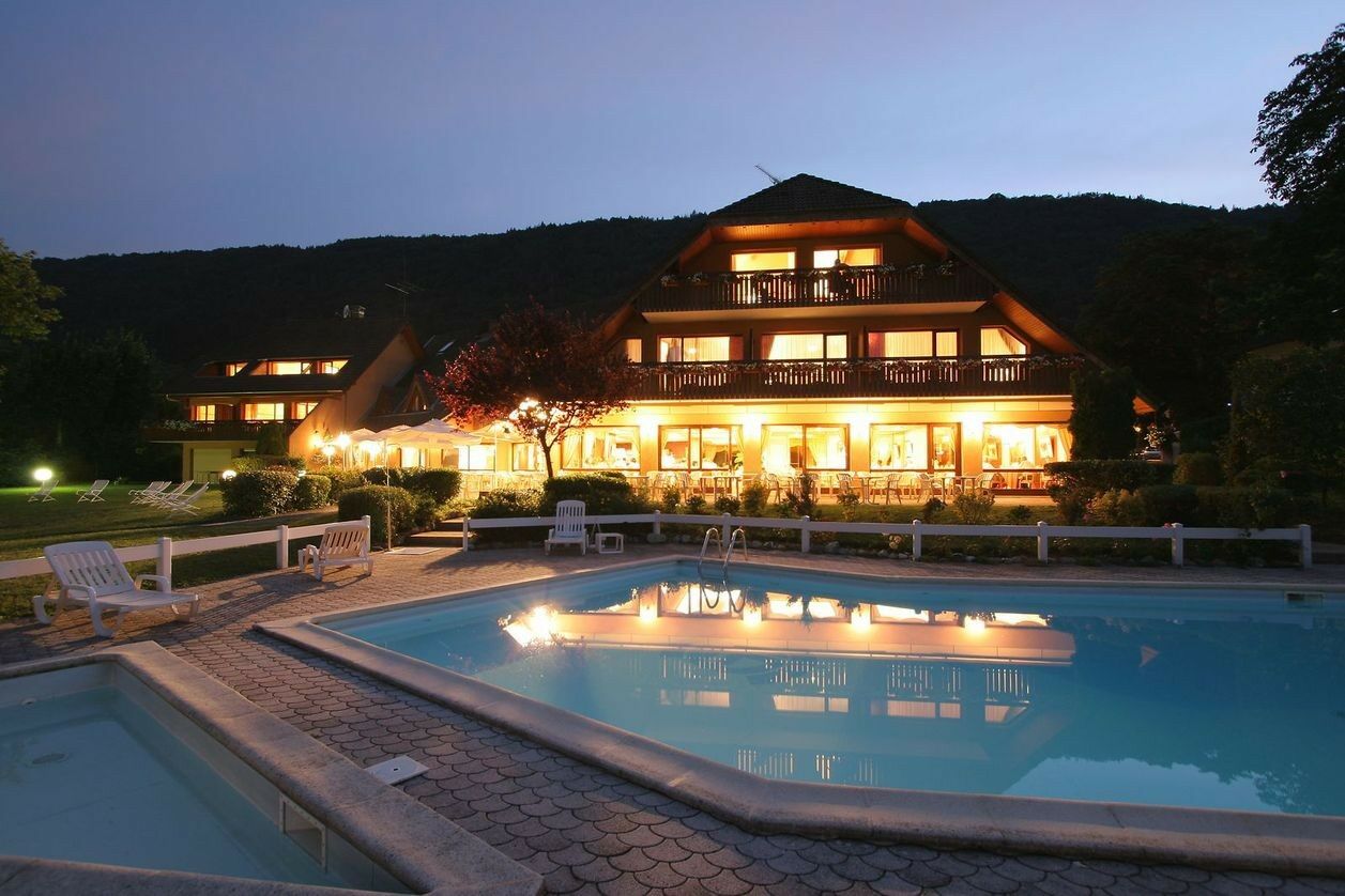 Black Bass Hotel Sévrier Екстериор снимка